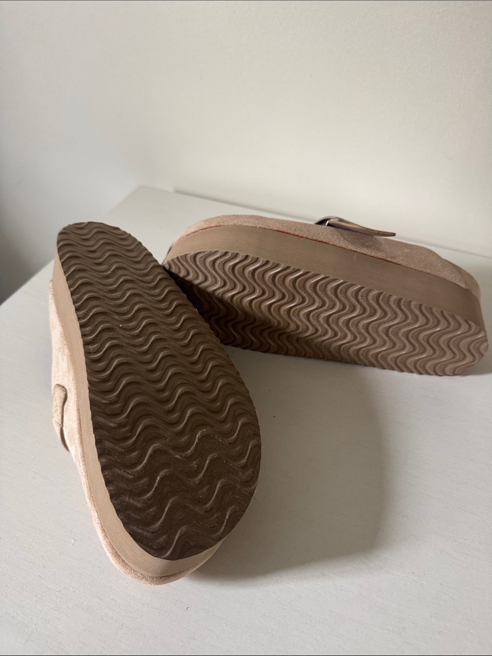 Madden Girl Women's Taupe Suede Platform Mule with Buckle size 7 new never worn - Picture 4 of 4